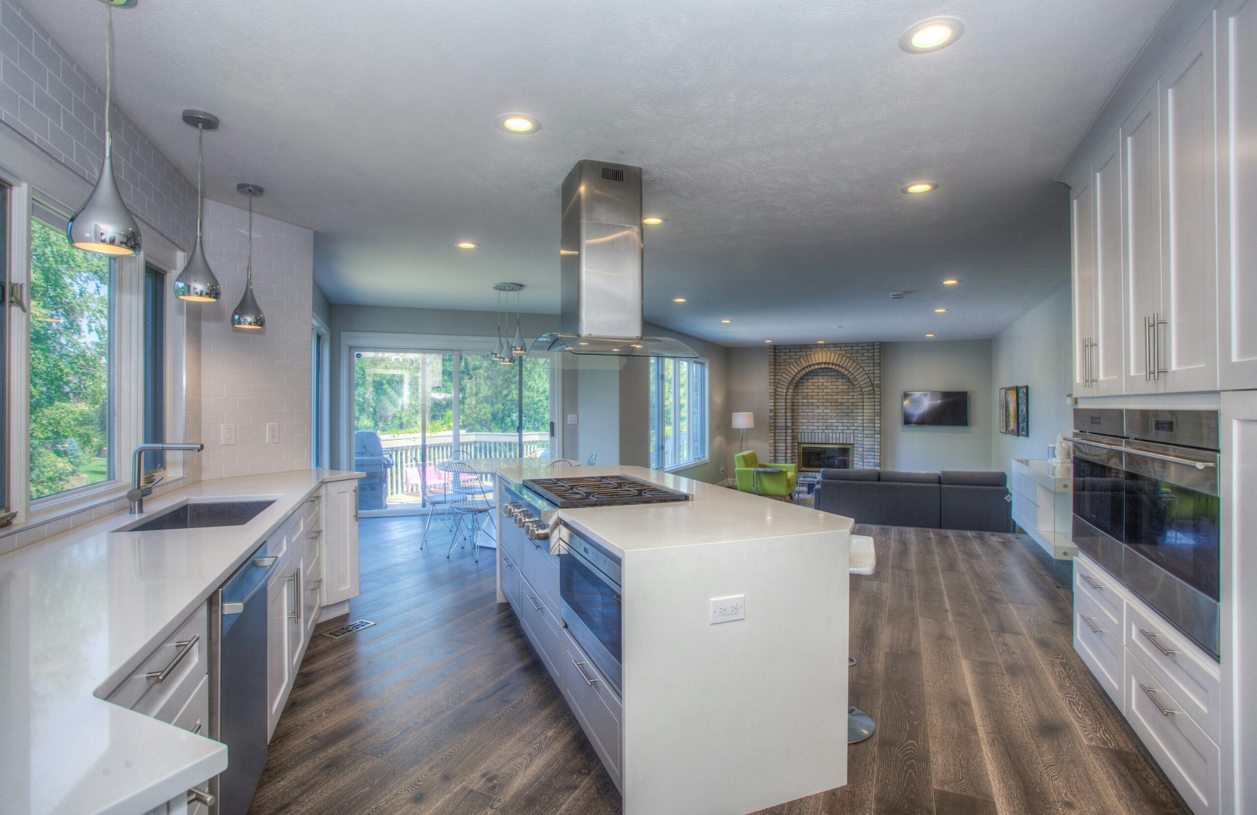 Transitional-kitchen-white-cabinetry