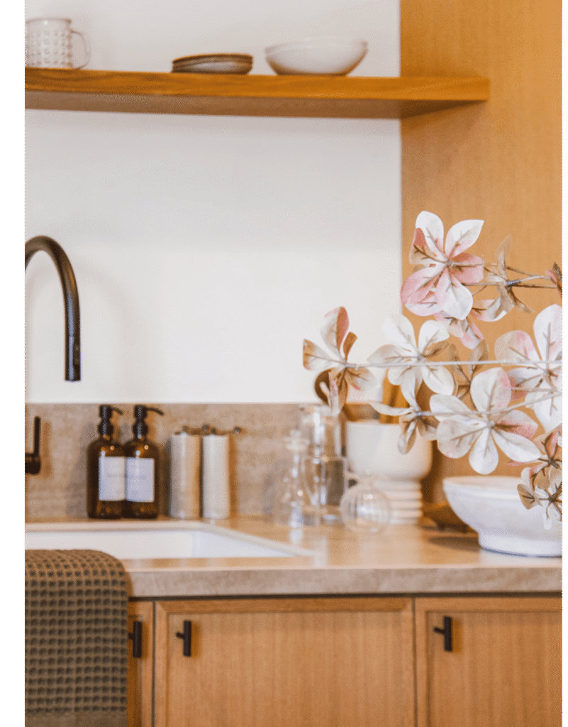 kitchen-sink-flowers Kitchen with sink & flowers