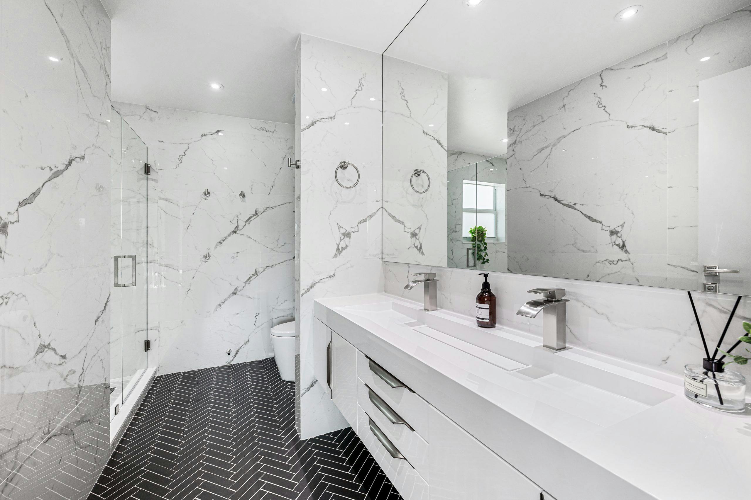 A modern luxurious bathroom with marble decor